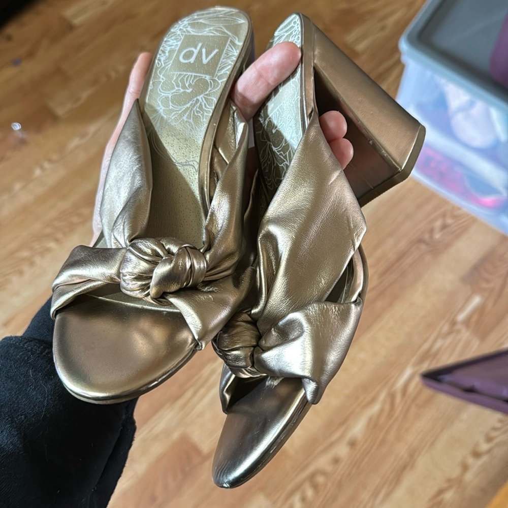 DV golden heels